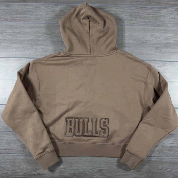 Pro Standard Chicago Bulls Brown Cropped Hoodie NBA Small Luxury Athletic - Picture 2 of 7